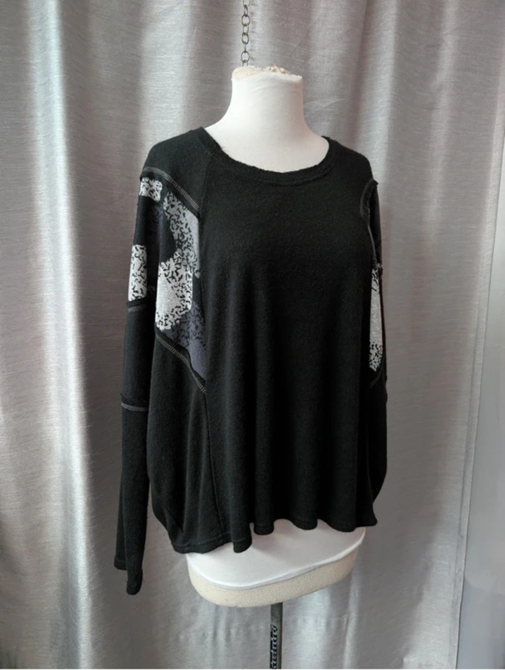 Gray Black Knit Batwing Sweater M